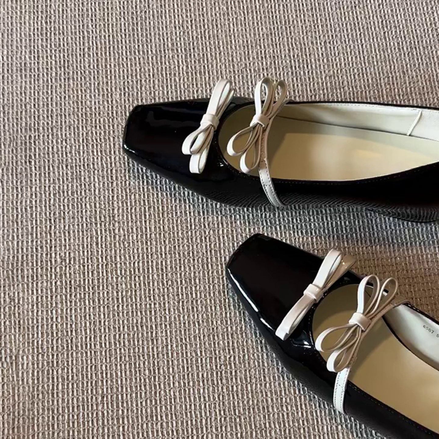 Damen Ballerina-Schuhe mit quadratischer Spitze und dekorativem Schleifchen