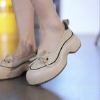 Damen Sleek Casual Slipper mit ausgeprägter Plateau-Sohle und modischem Bindegarn