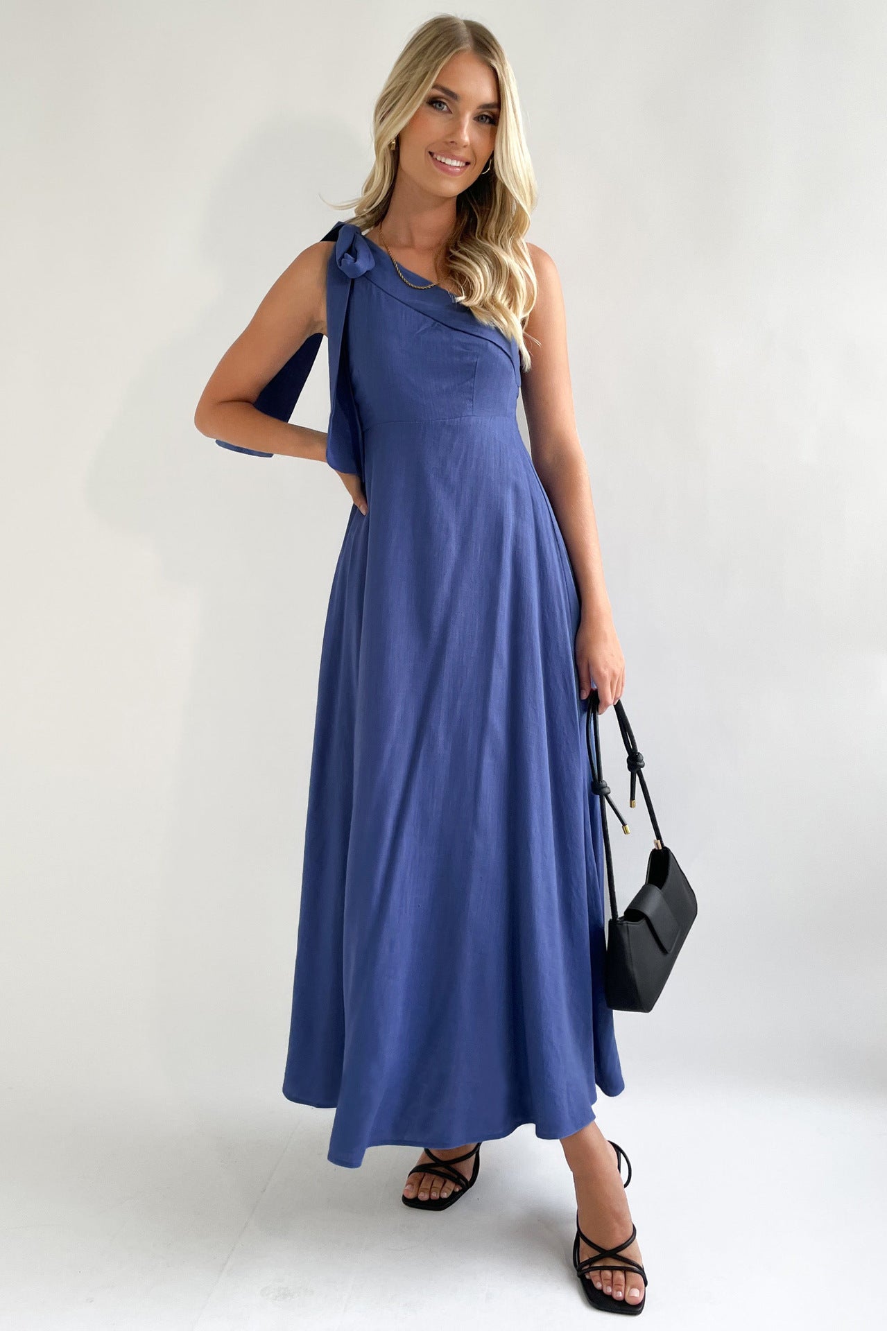 Damen Maxikleid mit asymmetrischem Ausschnitt und eleganter Schulterpartie R&B