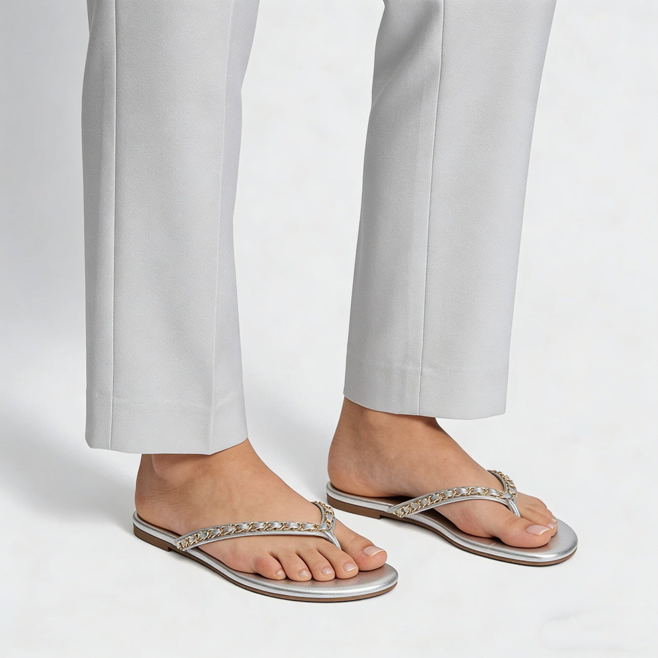 Damen Zehentrenner-Sandalen mit luxuriösem Kettenakzent und komfortablem Fußbett R&B