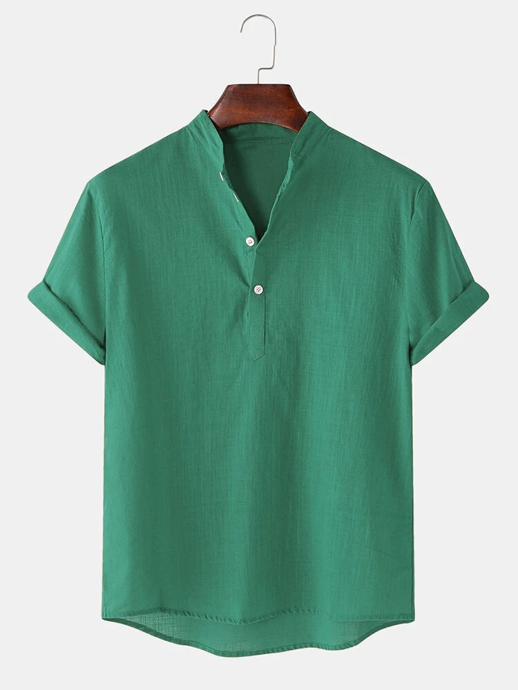 Herren Kurzarmhemd mit innovativem Henley-Ausschnitt und fließendem Material