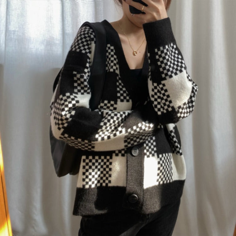 Damen Grobstrick Cardigan mit kontrastierendem Karomuster und Knopfdetails R&B