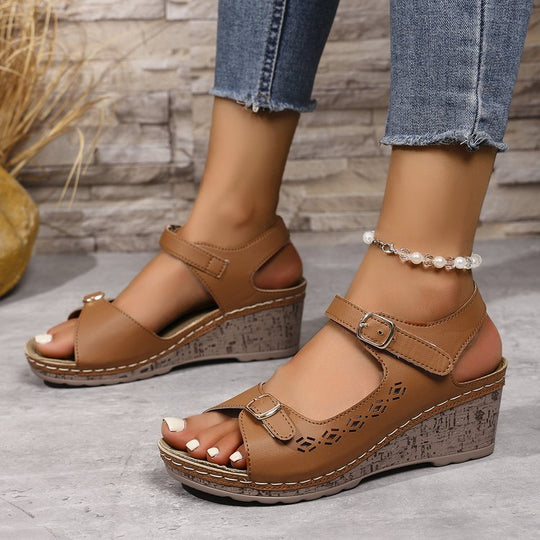 Damen Wedge-Sandaletten mit atmungsaktiver Loch-Optik und verstellbaren Riemen R&B