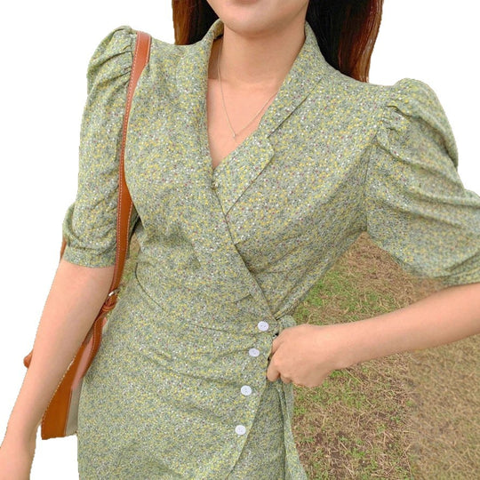 Damen Wickelkleid mit charmanten Puffärmeln und eleganten Knopfdetails R&B