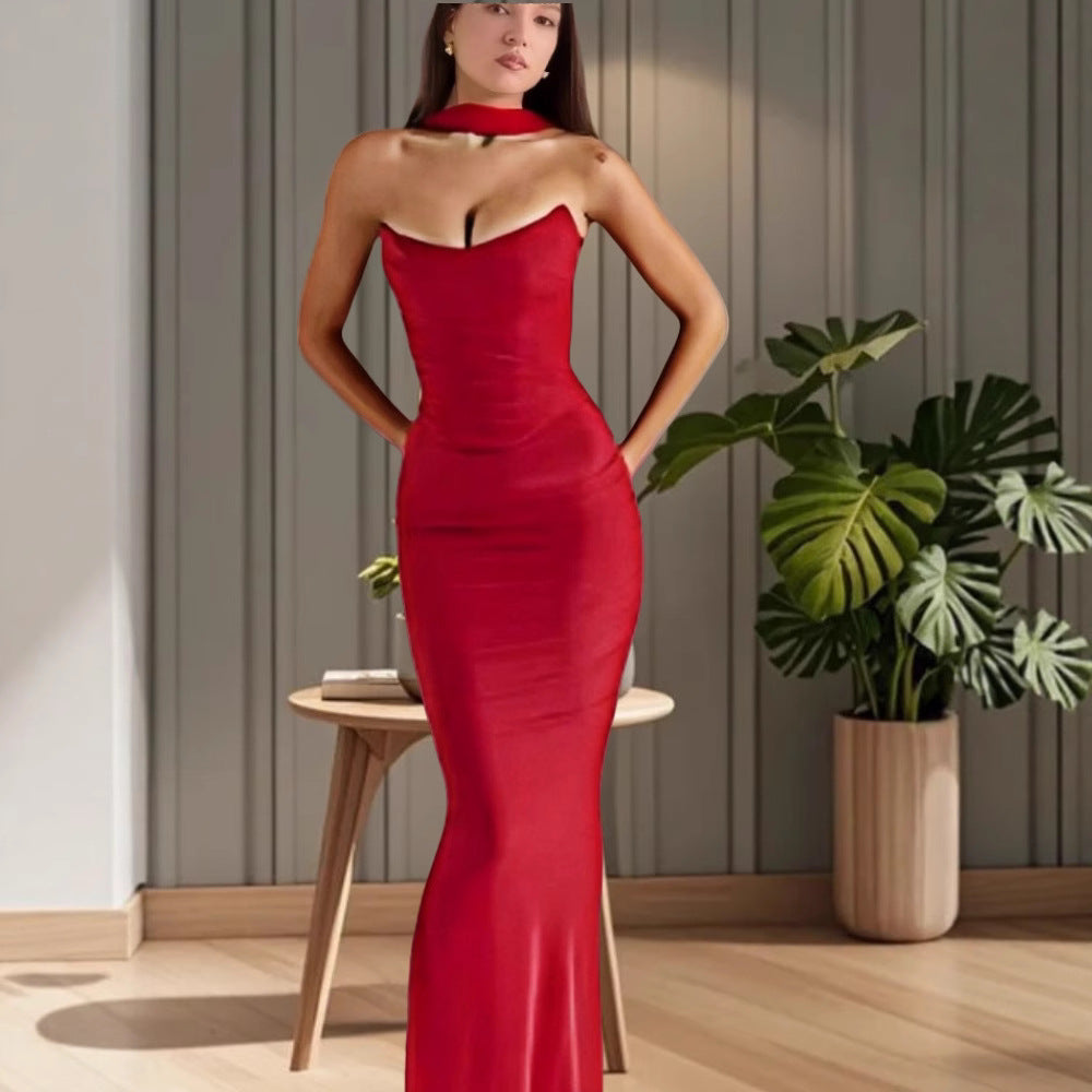 Damen Elegantes Figurbetontes Abendkleid mit Raffiniertem Drapé und Halsschmuck R&B