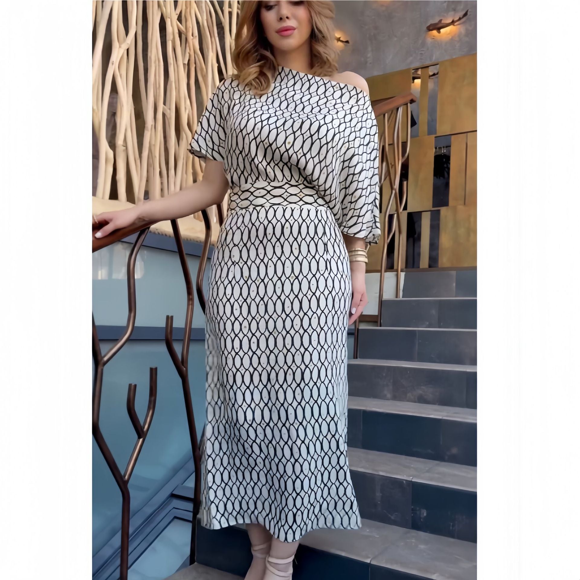 Damen Elegantes Maxikleid mit asymmetrischem Schnitt und strukturiertem Muster R&B