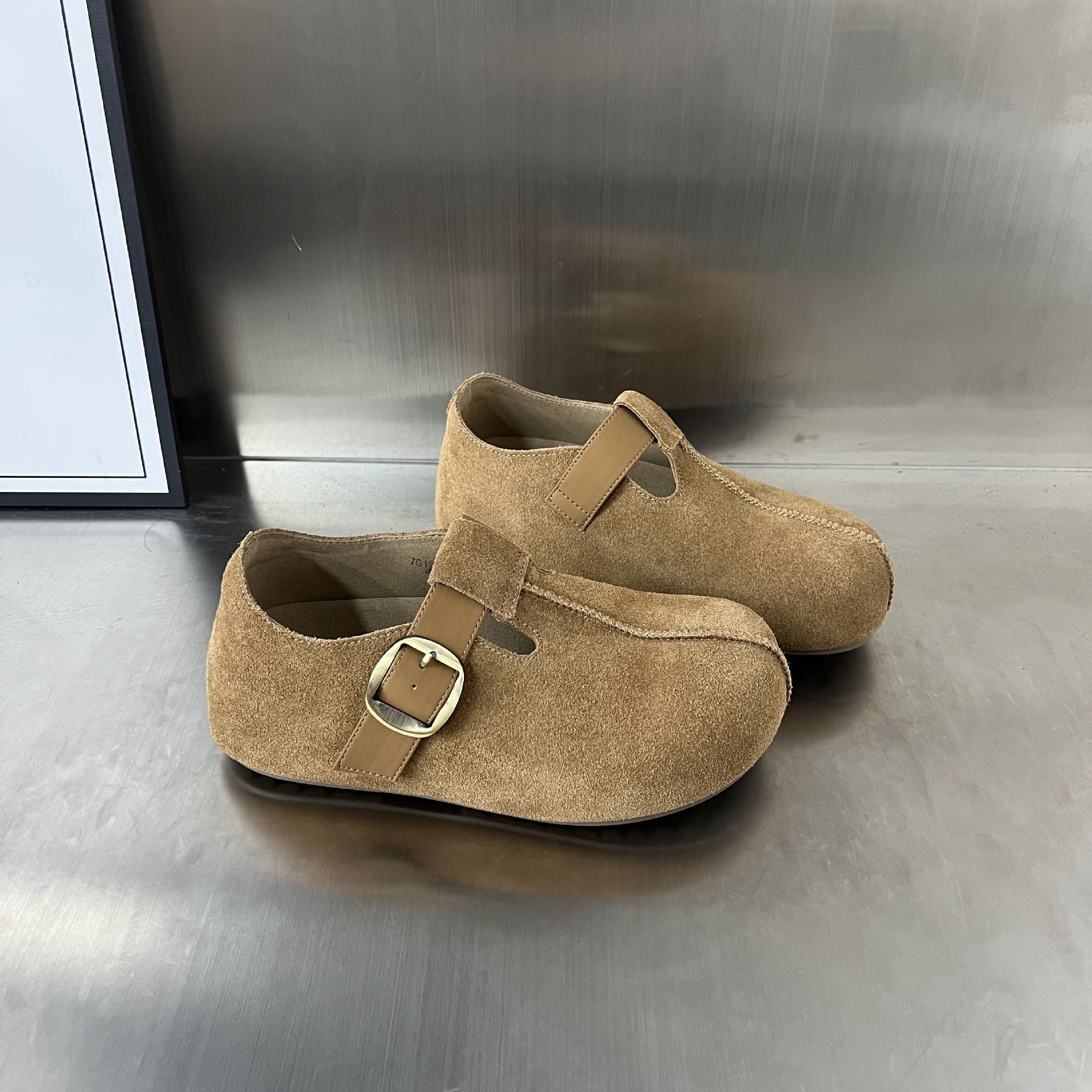 Damen Veloursleder Clogs mit verstellbarem Riemen und anatomischem Fußbett R&B