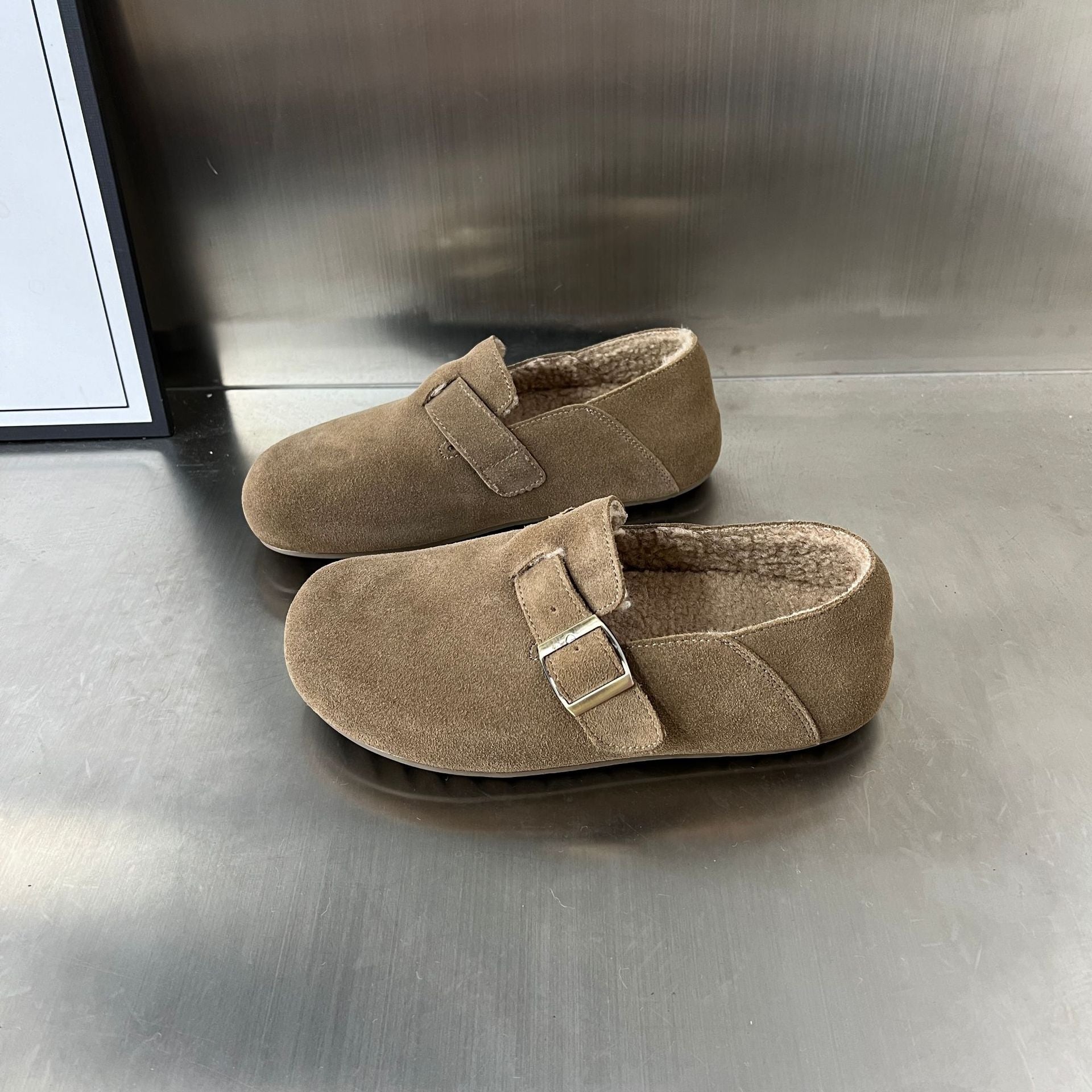 Damen Bequeme und warme Hausschuhe aus hochwertigem Wildleder mit ergonomischem Fußbett R&B