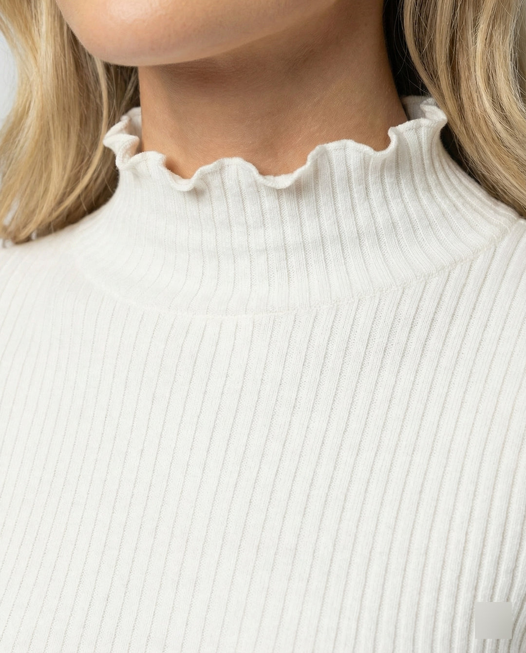 Elegantes Damen Langarmshirt Slim Fit mit hohem Stehkragen Weiß