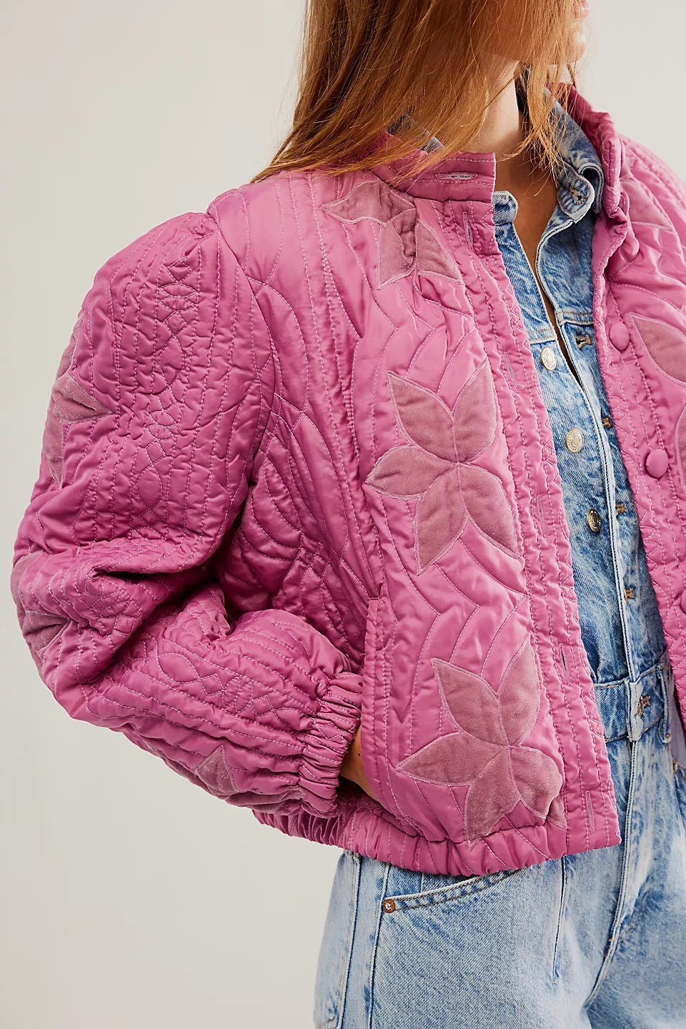 Damen gesteppte Bomberjacke mit floralem Design und elastischen Bündchen R&B