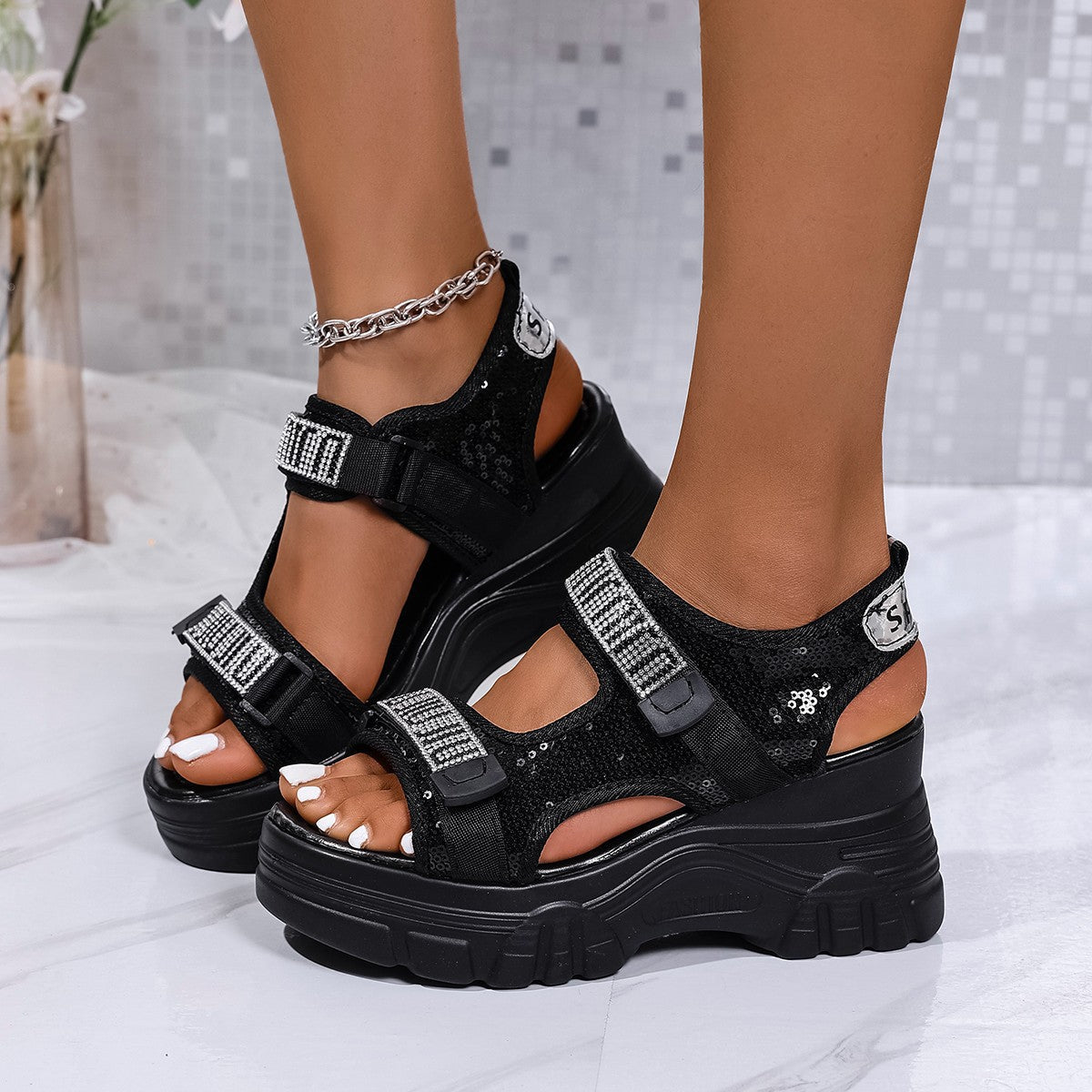Damen Plateau-Sandalen mit verstellbaren Riemen und modischem Glitzer-Design R&B