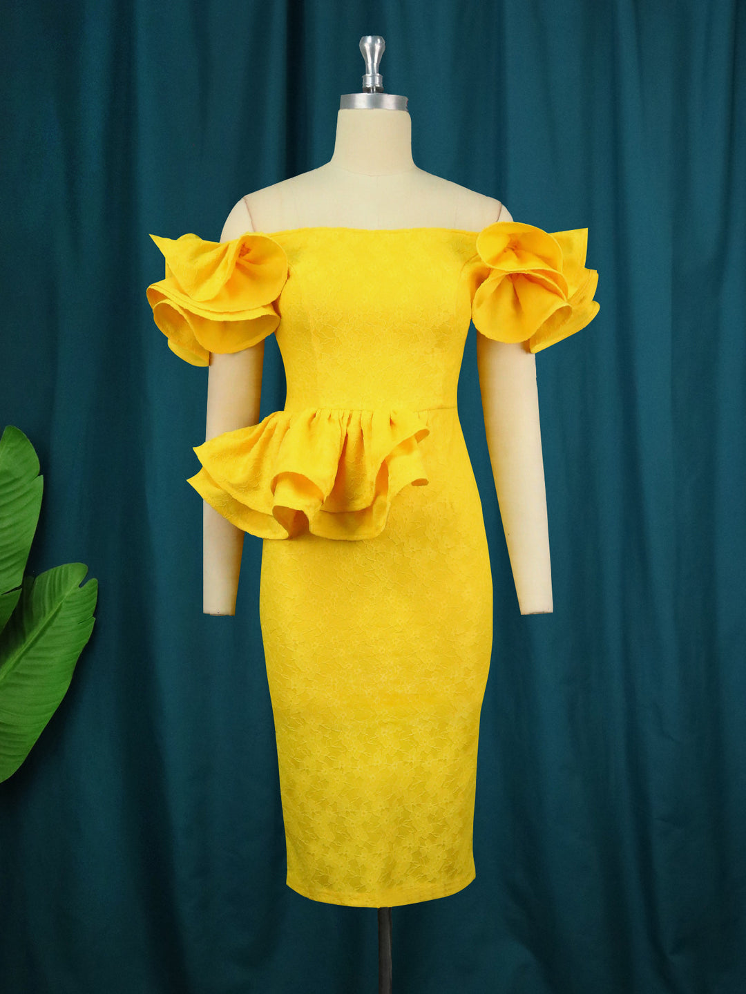 Damen figurbetontes Cocktailkleid mit voluminösen Rüschenärmeln R&B