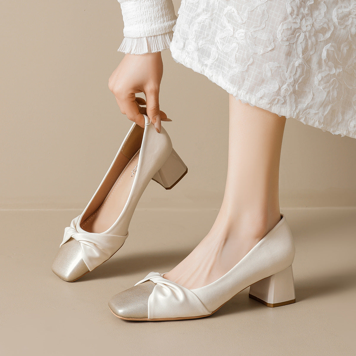 Damen elegante Blockabsatz-Pumps mit hochwertigem Schleifenakzent