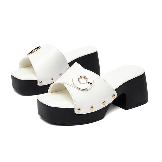 Damen modische Plattform-Sandalen mit glänzendem Detail und komfortablem Absatz R&B