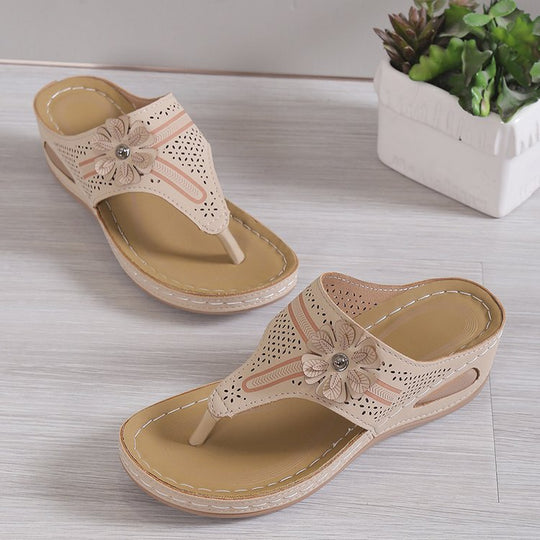 Damen Komfortable Zehentrenner-Sandalen mit floralem Akzent und ergonomischem Fußbett R&B