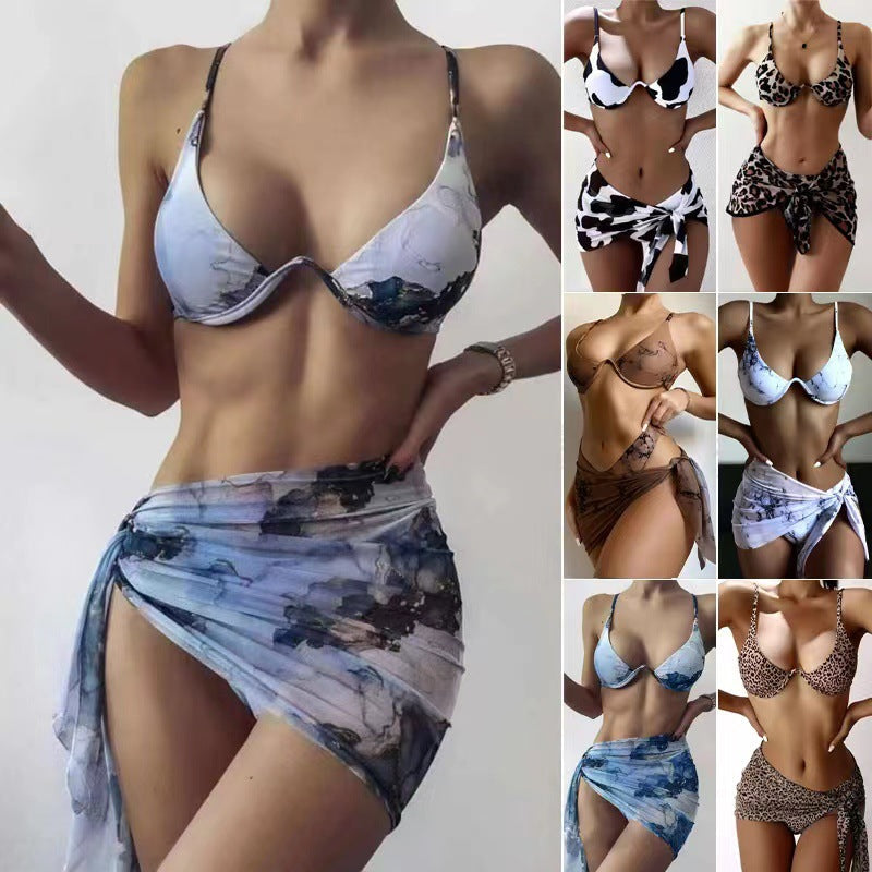 Damen Triangel-Bikini-Set mit elegantem Wickelrock und stützenden Trägern R&B