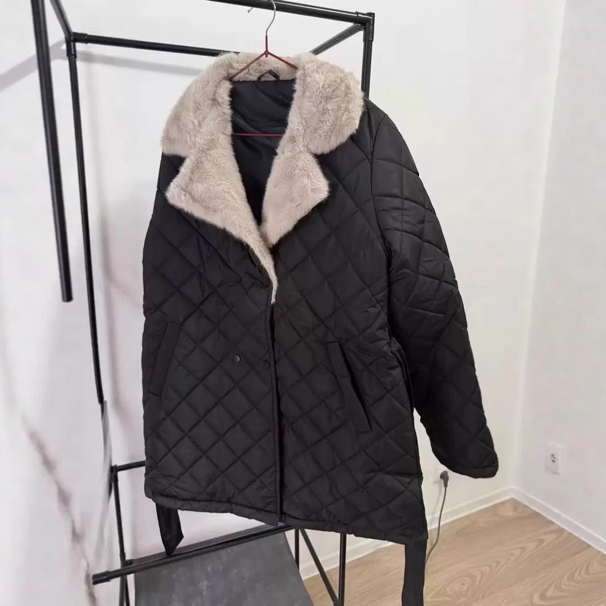 Damen gesteppte Winterjacke mit weichem Kragen und praktischen Taschen R&B