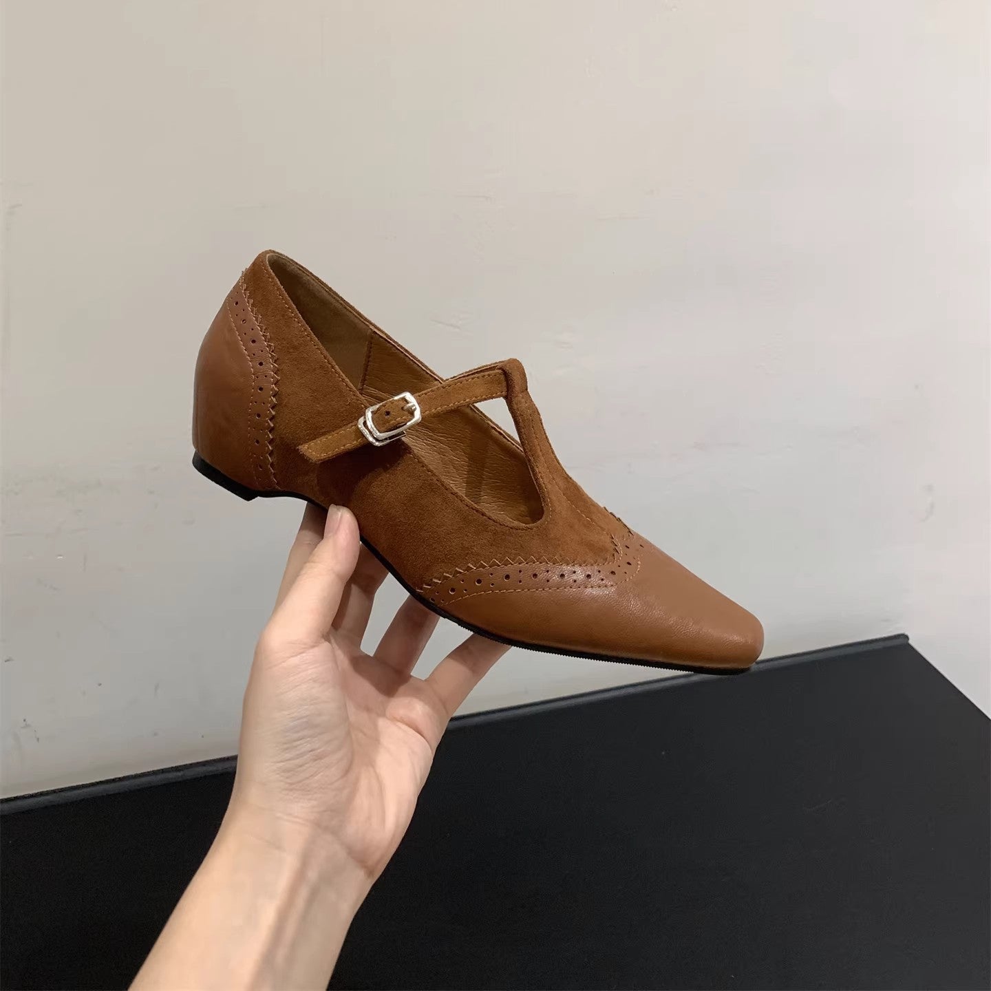 Damen elegante Schnürschuhe mit modischer Schnallenverzierung R&B