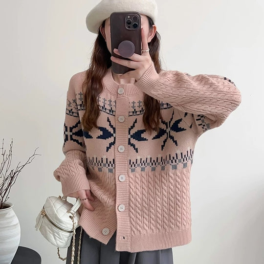 Damen Grobstrick-Cardigan mit dekorativem Zopfmuster und Knopfdetails R&B