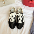 Damen Sportliche Sneakers im minimalistischen Design mit atmungsaktiver Oberflächenstruktur und stabiler Sohle