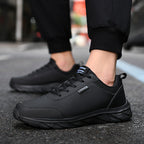 Herren nan schlanker City-Sneaker mit wasserabweisender Kunstlederoberfläche, stoßabsorbierender EVA-Zwischensohle und gepolstertem Fersenkragen R&B