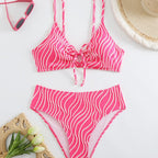 Damen Triangelbikini mit verspieltem Wellenmuster und verstellbarem Oberteil R&B