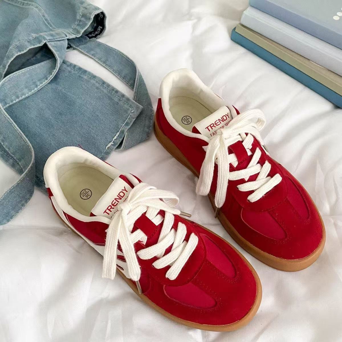Damen Sneakers im sportlich-eleganten Retro-Design mit hochwertigen Material und bequemer Sohle R&B