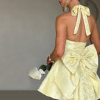 Damen Minikleid mit tiefem V-Ausschnitt und verspieltem Rüschendesign R&B