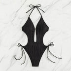 Damen Einteiliger Badeanzug mit raffiniertem Cut-Out und stylischem Wellenmuster