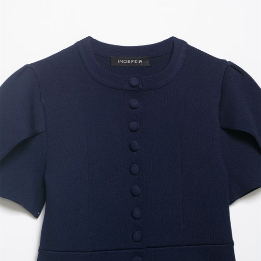 Damenbluse mit strukturierten Puffärmeln und Knopfdetail R&B