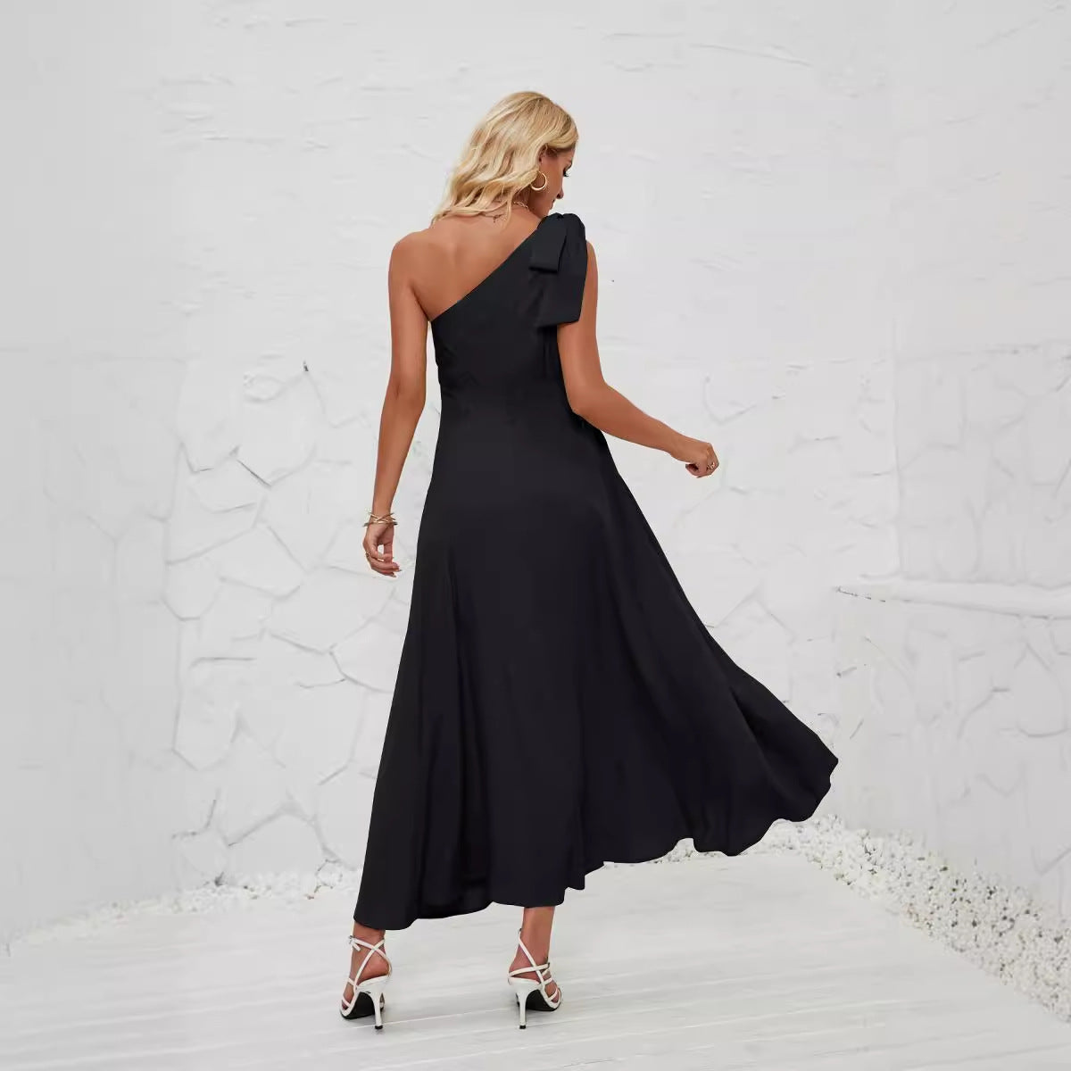 Damen Maxikleid mit asymmetrischem Design und Trägerdetail R&B