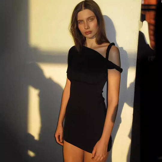 Damen Figurbetontes Minikleid mit asymmetrischem Trägerdesign R&B