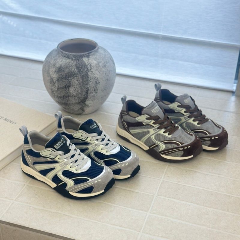 Damen sportliche Sneakers im modernen Design R&B