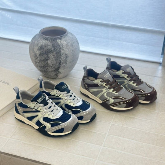 Damen sportliche Sneakers im modernen Design R&B