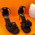 Damen elegante Sandalen mit floralem Akzent R&B
