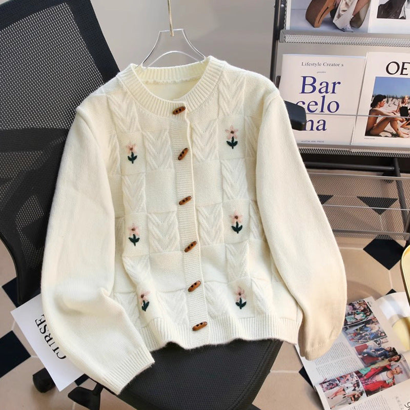 Damen Strickjacke mit floralem Zopfmuster und Holzknöpfen R&B