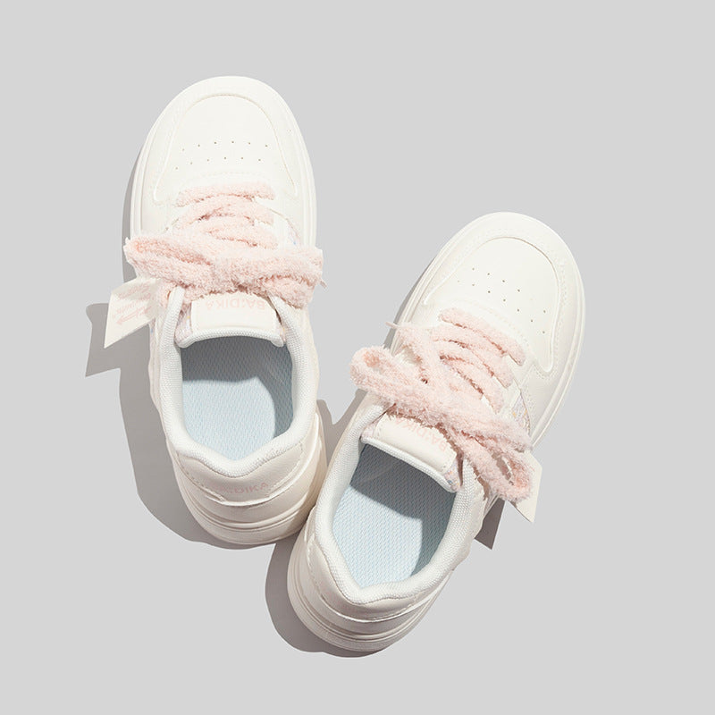 Damen modische Sneakers mit süßem Dekor und bequemer Dämpfung