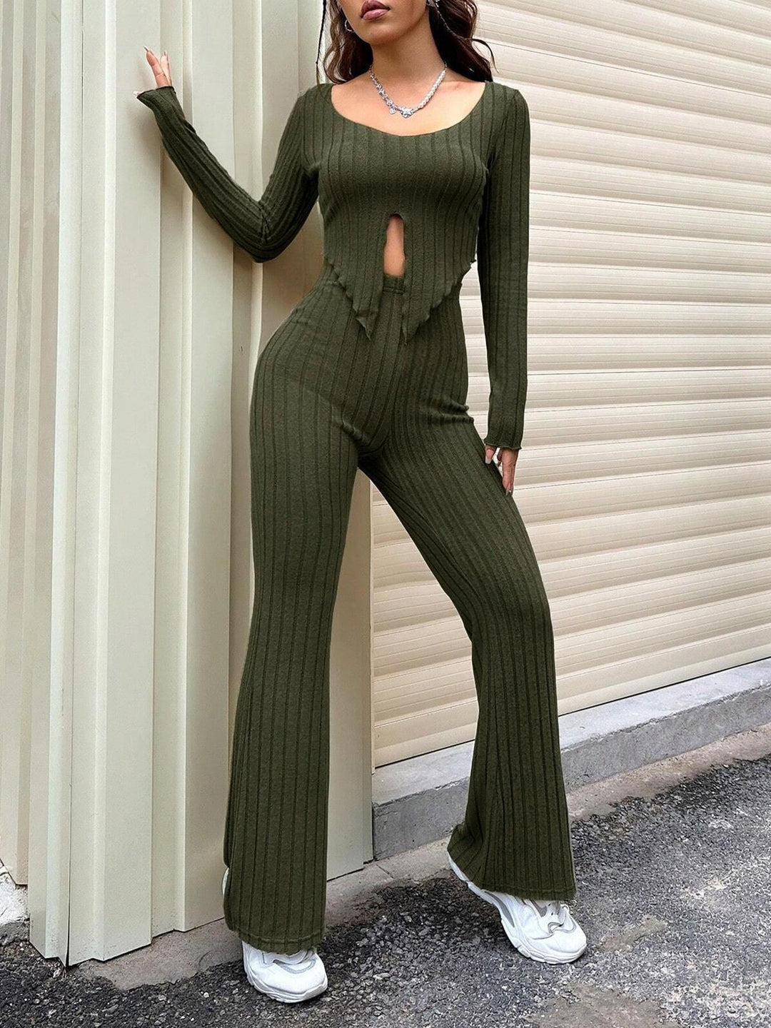 Damen Strickanzug mit modischem Cut-Out R&B