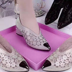 Damen Elegante und funkelnde Pumps mit floralen Akzenten und hochwertigem Glitzer