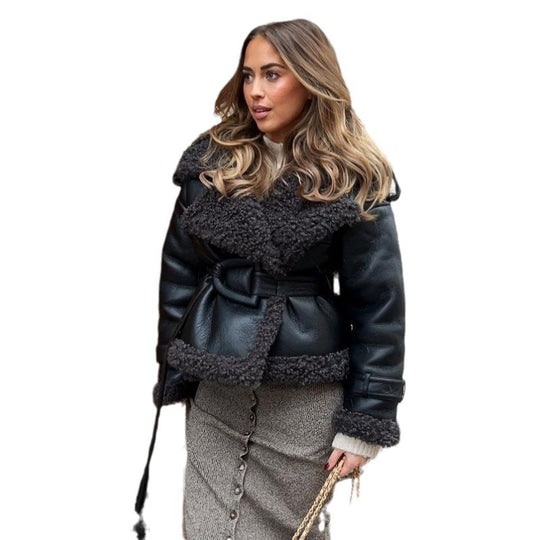 Damen Kunstlederjacke mit teddyähnlicher Innenausstattung und eleganter Gürtelbindung R&B