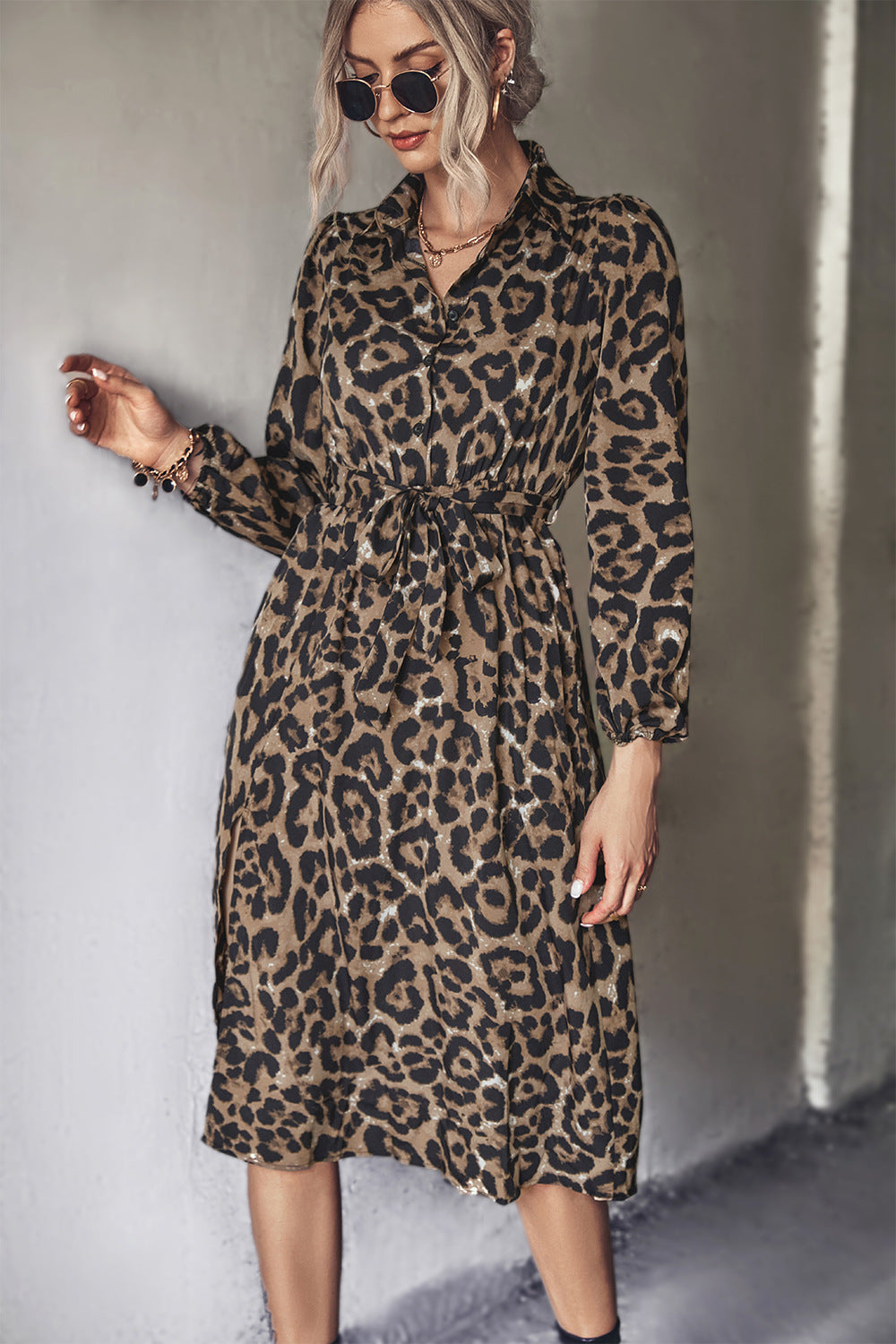 Damen Midi-Kleid mit modernem Leopardenmuster und elegantem Schlitz R&B