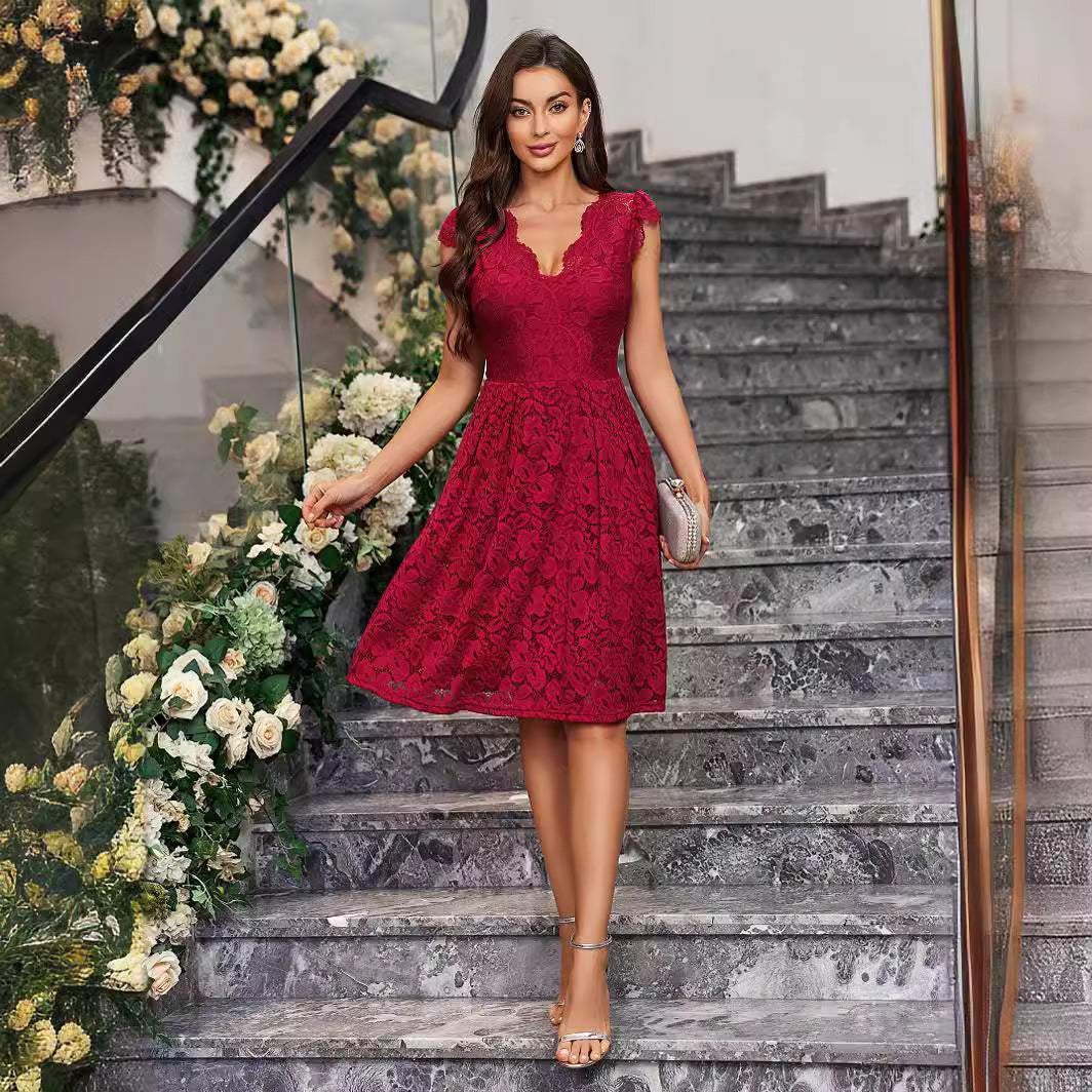 Damen Spitzenkleid mit floralen Applikationen und tiefem V-Ausschnitt R&B