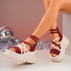 Damen Plateau-Sandalen mit geflochtenen Riemen und dekorativen Schnallen R&B