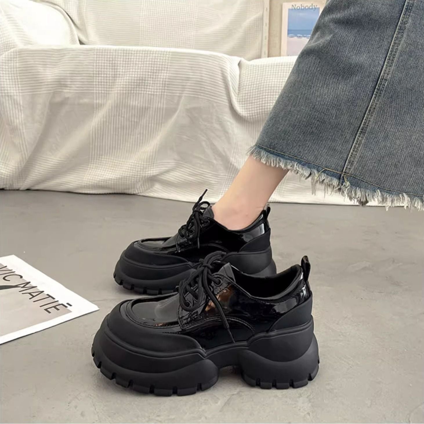 Damen Sportliche Lack Sneakers mit robuster Plateausohle und modischem Design R&B