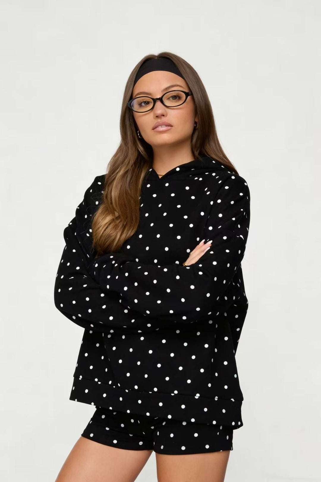 Damen nan gepunktetes Komfort-Set mit Kapuzensweatshirt, Kängurutasche und Shorts R&B