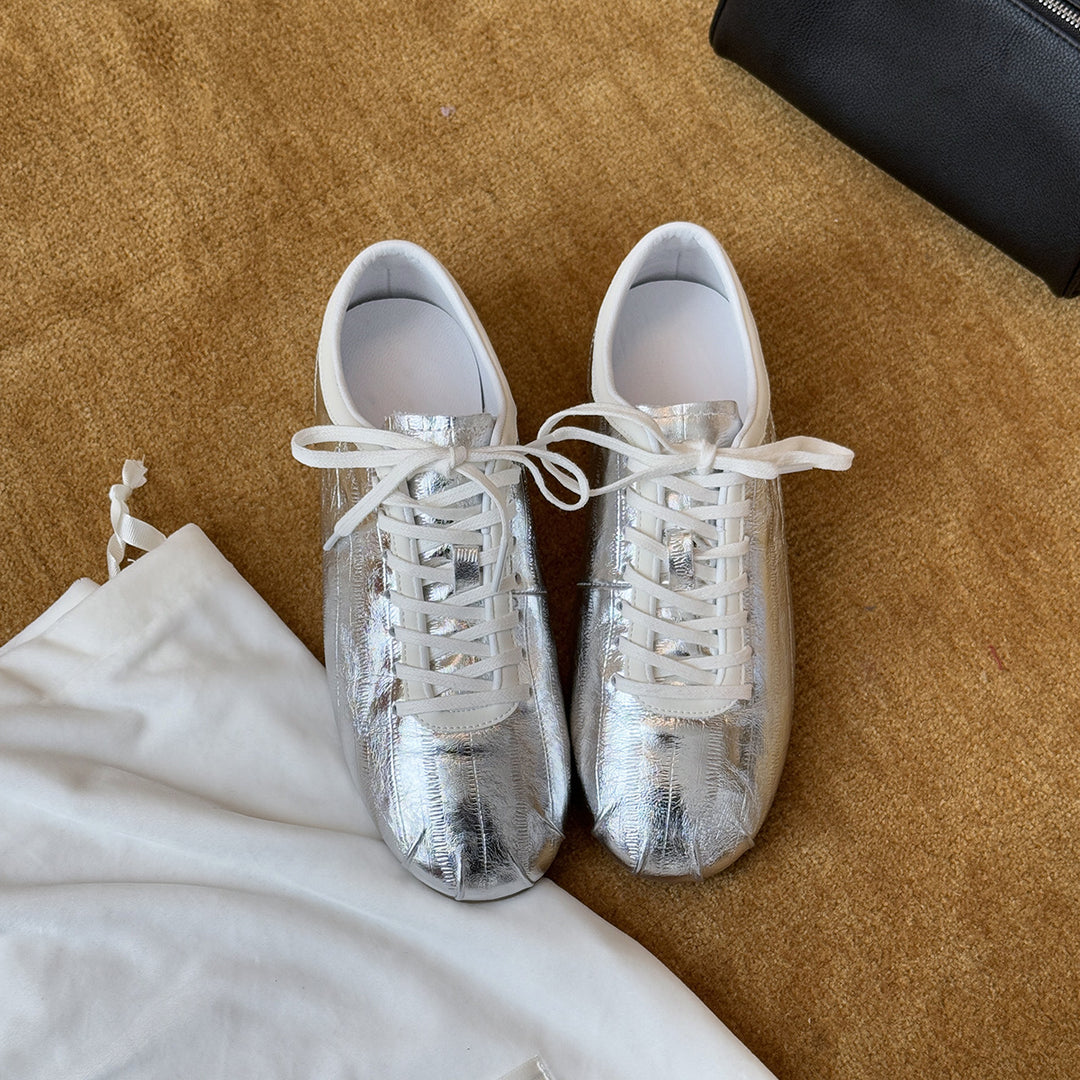 Damen Sneaker im modernen Glanz-Look mit atmungsaktiver Machart R&B
