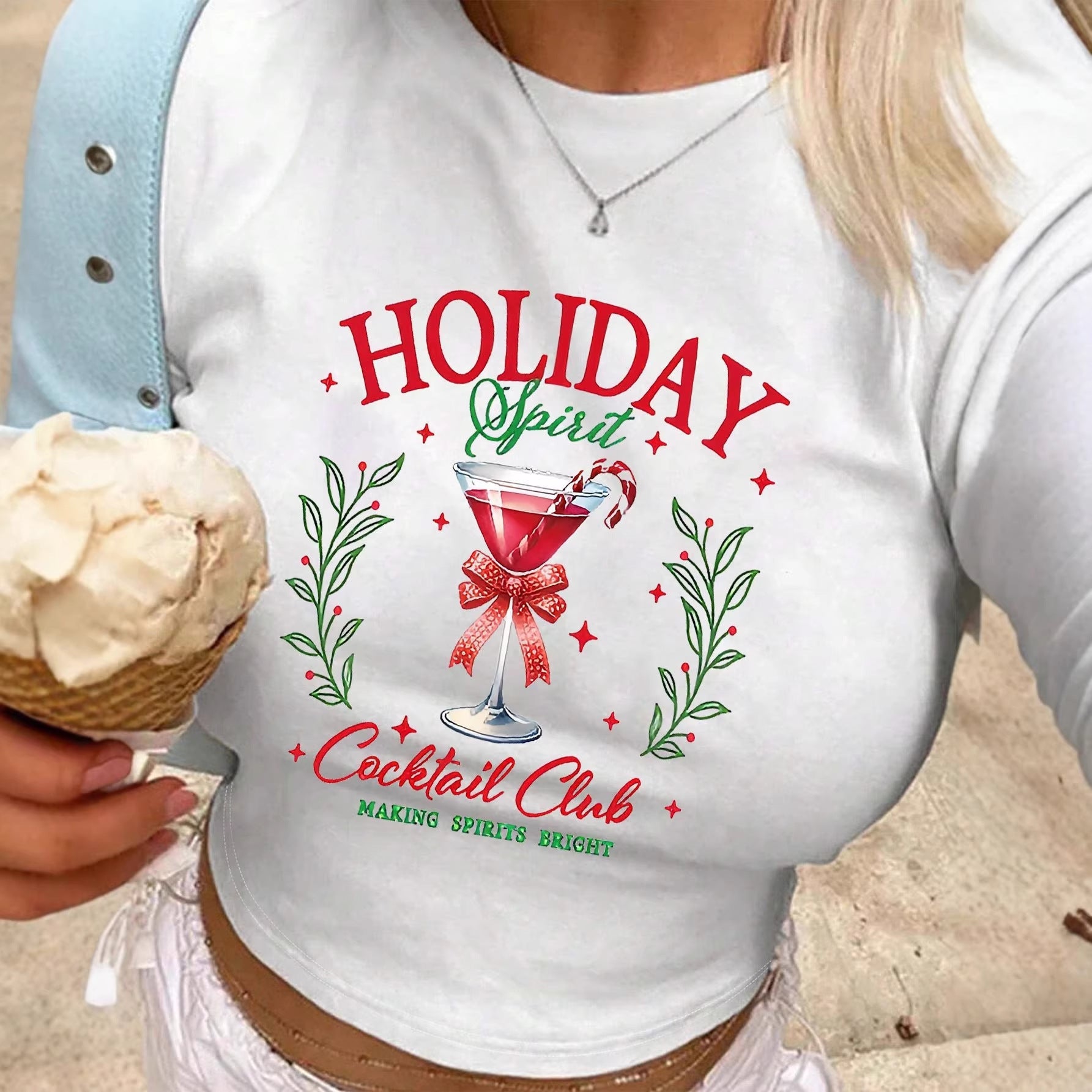 Damen Crop-Top mit kreativen Cocktail-Motiv und festlichem Aufdruck R&B