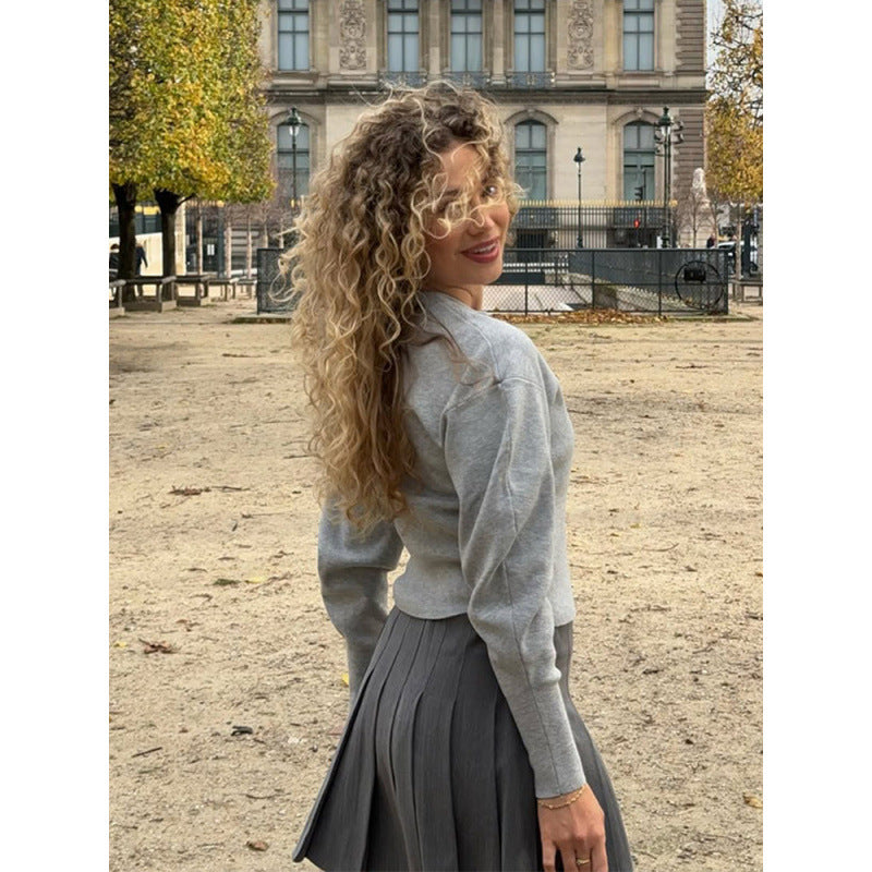 Damen modische Strickjacke mit plissierten Ärmeln und Knopfdetails R&B