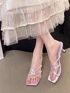 Damen Elegante Mules mit raffinierter Riemenführung und bequemem Absatz R&B