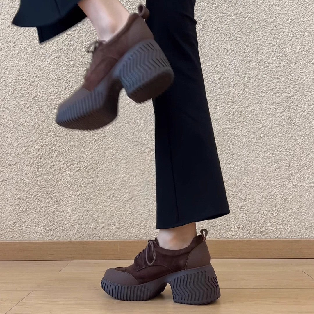 Damen Plattform Sneakers mit markantem Wellenprofil und schicker Schnürung R&B